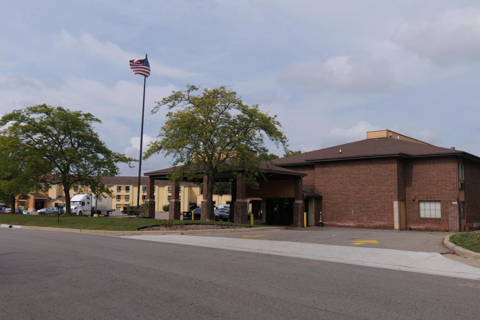 Baymont By Wyndham Flint Airport North Hotel Exterior foto