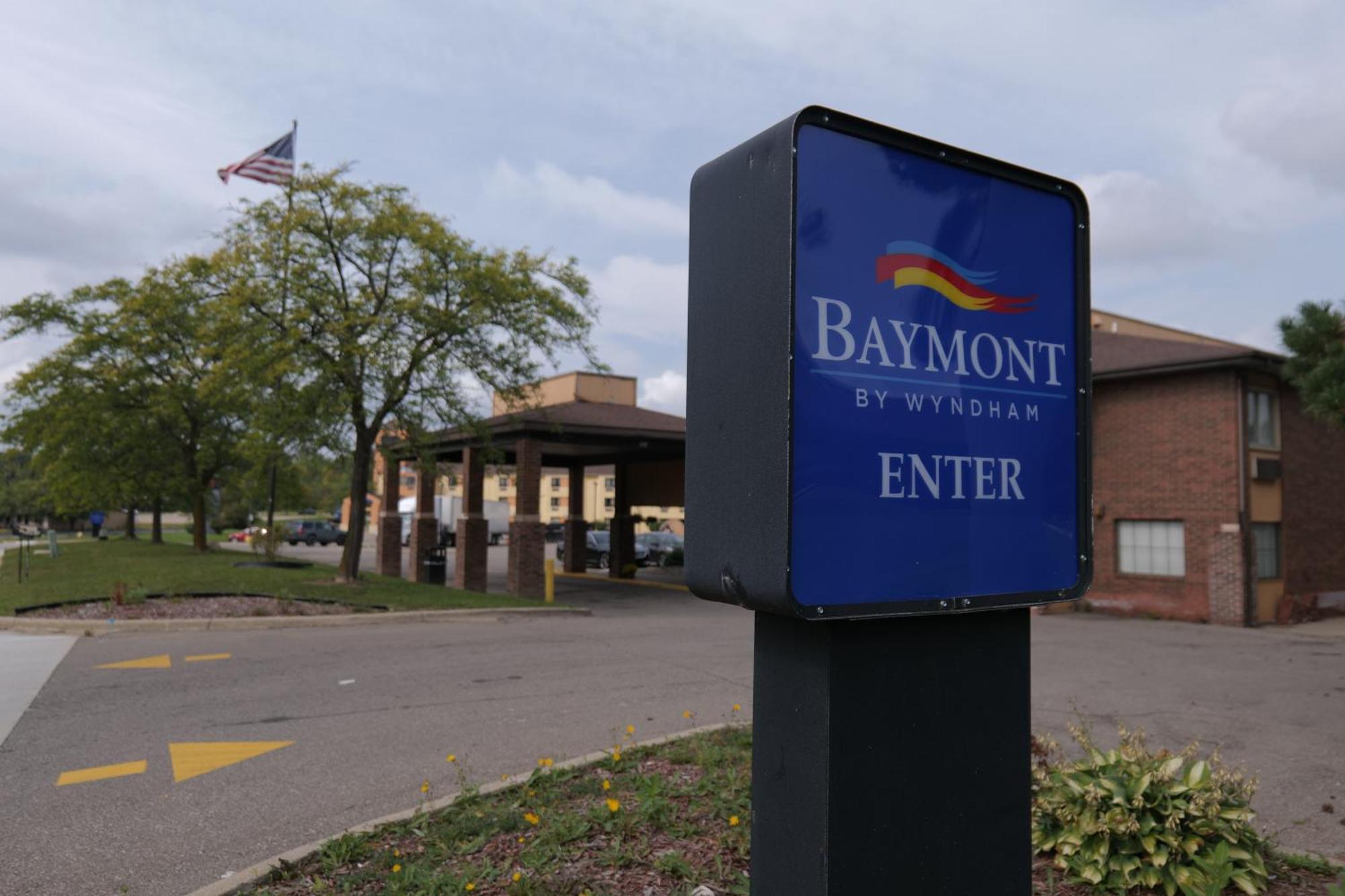 Baymont By Wyndham Flint Airport North Hotel Exterior foto